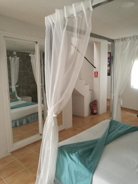 Pension Isla - Couples Only Casas de Cuadra Екстериор снимка