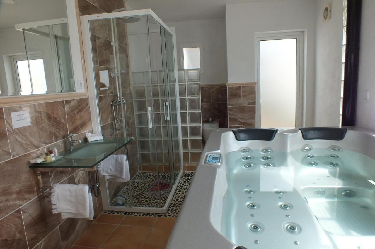 Pension Isla - Couples Only Casas de Cuadra Екстериор снимка